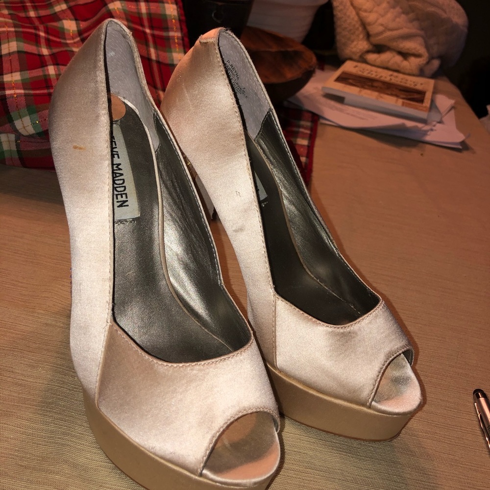 STEVE MADDEN  nude wedges